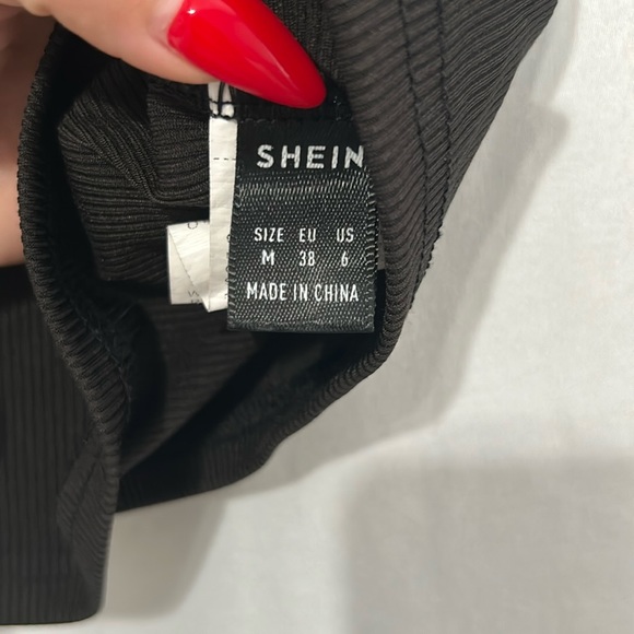 SHEIN Criss Cross Halter Neck Top - Picture 4 of 4